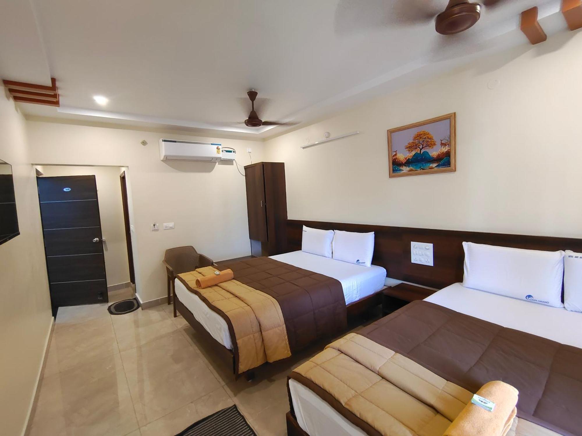 Hotel Dkr Grand Tirupati Bagian luar foto