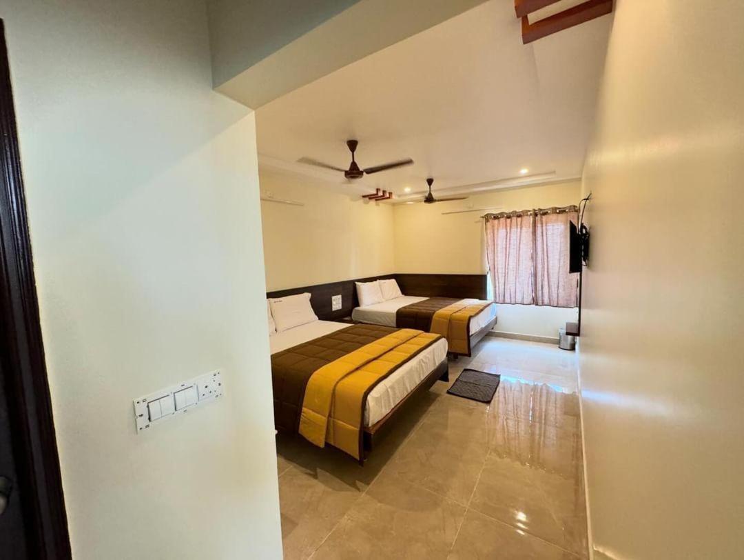 Hotel Dkr Grand Tirupati Bagian luar foto