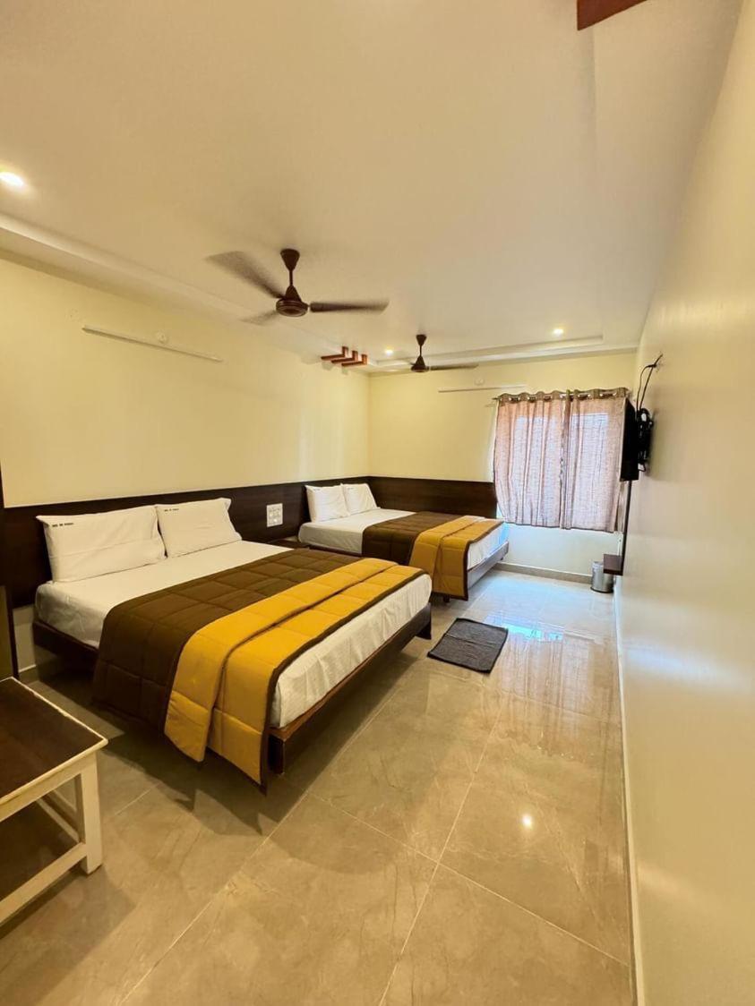 Hotel Dkr Grand Tirupati Bagian luar foto
